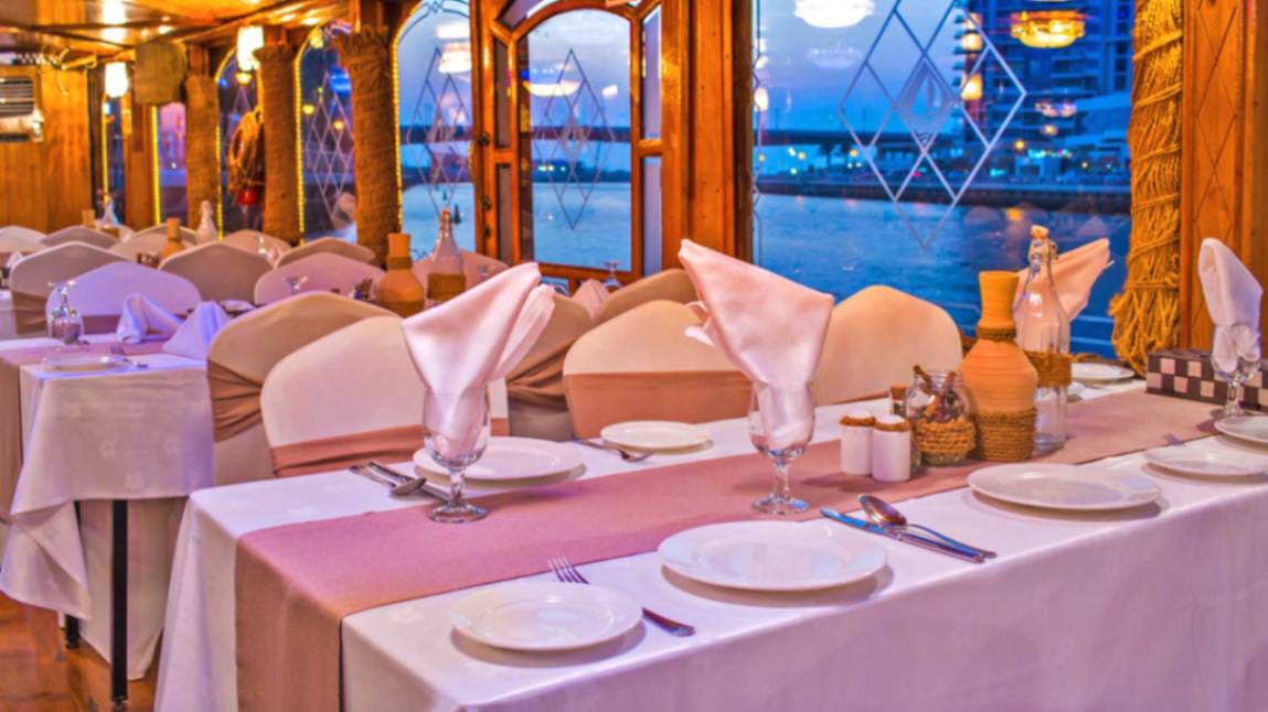 Side of Dinner Cruise Creek to give special treatment to your taste buds