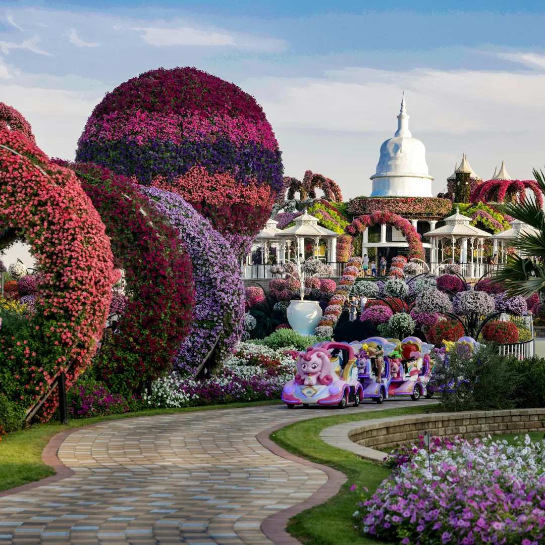 Family enjoying Dubai holiday package with sightseeing